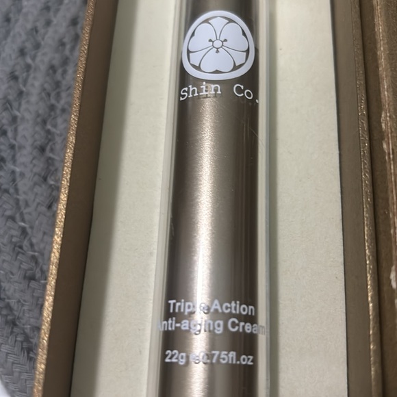 ❤️CLOSET CLOSING SALE-FIRM❤️SHIN CO. TRIPLE ACTION ANTI AGING CREAM❤️ - Picture 2 of 3